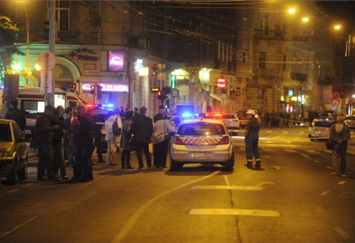 <h1>Nyomoznak a Teréz körút-Király utca sarkánál történt robbanás helyszínén - Fotó: Balogh Zoltán, MTI</h1>-
