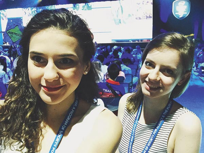 Király Szilvia és Bálint Karola az Intel International Science and Engineering Fair (ISEF) májusi világversenyén —  