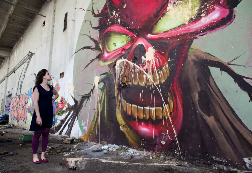 <h1>Rendhagyó kiállítással rukkolt elő a Colored Effects nevű graffitiformáció Budapesten</h1>-