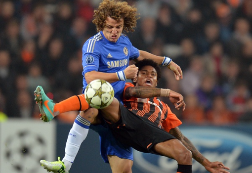 <h1>Brazilok egymás közt: David Luiz (kékben) és Luiz Adriano küzdelme a BL-ben</h1>-