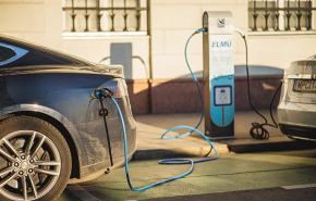 Zöldít az állam - 2-3 millió forint támogatást kaphatnak az elektromos autók vásárlói