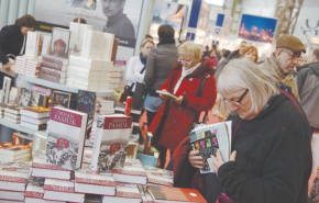 Vasárnapig Könyvfesztivál - a könyvek ünnepén sem hagyják szó nélkül a CEU elleni támadást