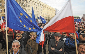 Ezt tanulták az Orbán-kormánnyal viaskodó brüsszeliek? Az EU-t hidegen hagyja a lengyel fülkeforradalom