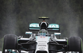 Rosbergnek esőben is megy