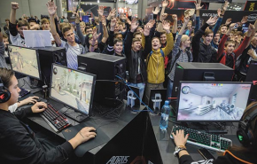 Fiatalokat vásárol a kormány – 2 milliárd forint támogatást kap az e-sport