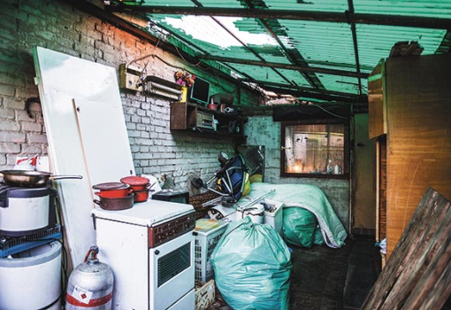 <h1>Most egy csepeli garázsban él a Rácz család - Fotó: Draskovics Ádám</h1>-