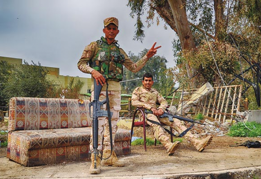 <h1>Exkluzív tudósítás Moszulból, amelynek keleti felét
most foglalta vissza az iraki hadsereg - A szerző, Jászberényi Sándor felvétele</h1>-