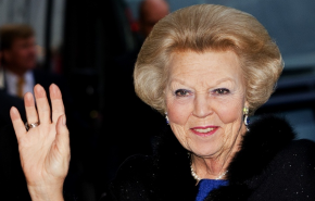 Királynői szeszélyek – Vidáman távozik Beatrix uralkodónő