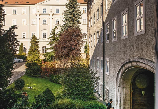 <h1>A Pannonhalmi Bencés Gimnázium otthona a segítőkészségnek is - Fotó: Németh András Péter</h1>-