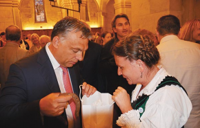 Gyerekkórus, Orbán, biznisz - Mi a kapcsolat? Titokzatos közvetítők