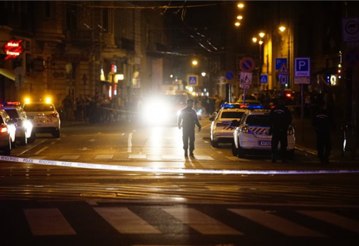 <h1>Nyomoznak a Teréz körút-Király utca sarkánál történt robbanás helyszínén - Fotó: Balogh Zoltán, MTI</h1>-
