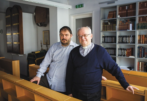 <h1>Radnóti Zoltán rabbi és Kiss Ulrich jezsuita pap (Kállai Márton felvétele)</h1>-