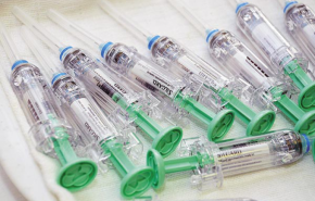 Darázsfészekbe nyúltunk: vakcinalobbisták és oltásellenesek ádáz vitája