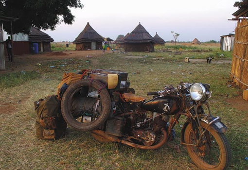 <h1>Szirmai Gábor egy 1938-ban gyártott DKW motorkerékpárral járta be a világ egyik legveszélyesebb országát, Dél-Szudánt</h1>-