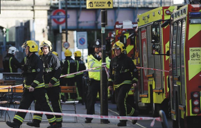 Valóságos lángfal keletkezett a kocsiban! Robbantás a londoni metróban pénteken reggel