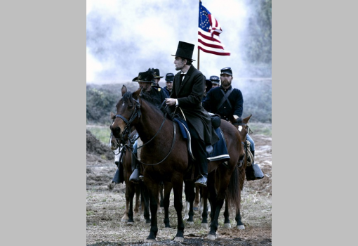 <h1>Abraham Lincoln az Egyesült Államok 16. elnöke volt. 56 éves korában 1865-ben merénylet áldozata lett. George Washingtonnal és Franklin D. Roosevelttel együtt az USA három legnagyobb elnökeként tartják számon. (Részlet a filmből)</h1>-