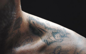 David Beckham tetoválásokkal harcol 