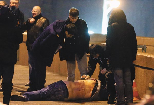 <h1>Nyemcov holttestét vizsgálják - Fotó: Sasha Mordovets, Getty Images</h1>-