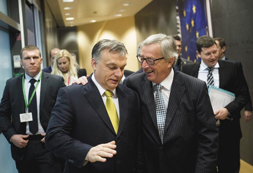 <h1>Orbán miniszterelnök Juncker bizottsági
elnökkel: Brüsszel csak mosolyog a
„megállítási kampányon”. - Burger Barna felvétele, kormany.hu</h1>-