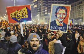 Bukaresti bejelentés: a román kormány viszavonja a tömegtüntetéseket kiváltó rendeletét