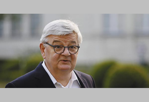 <h1>Joschka Fischer
korábbi német külügyminiszter</h1>-