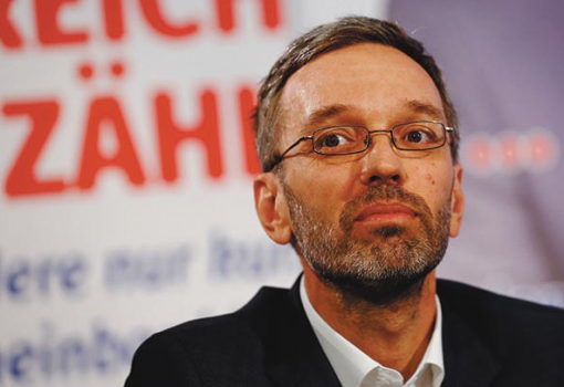 <h1>Strache jobbkezének az új osztrák belügyminisztert,
Herbert Kicklt tartják</h1>-