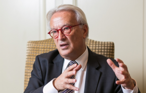 A demokrácia védelmezőinek össze kell fogniuk – nyilatkozta Hannes Swoboda