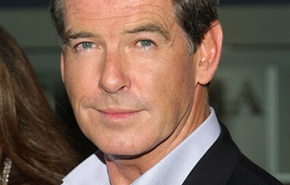 Pierce Brosnan Párizsban festene