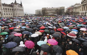 A mozgalom padlót foghat, de meg is rengetheti a Fidesz-rezsimet - Mi ebben a vicces Orbán számára?