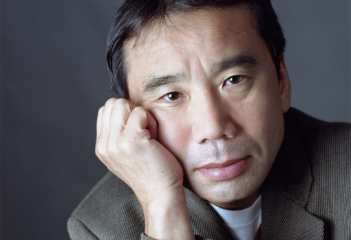 <h1>Murakami Haruki 62 évesen szinte minden fontos irodalmi díjat besöpört. Ő mégis azt mondja: „Csak az olvasóim érdekelnek, hogy ők mit gondolnak a műveimről”</h1>-