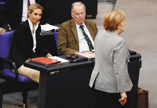 <h1>Alice Weidel
és Alexander Gauland,
a szélsőjobboldali
AfD vezetői
és Angela Merkel
kancellár
a Bundestag alakuló
ülésén - Fotó: Odd Andersen, AFP</h1>-