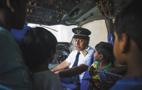 Sohaországba viszi a szegények gyerekeit a kiszuperált Airbus A300-as